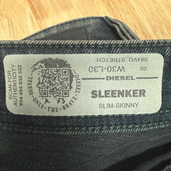 Diesel Men's Dark Blue Straight Leg Jeans - Picture 4 of 4